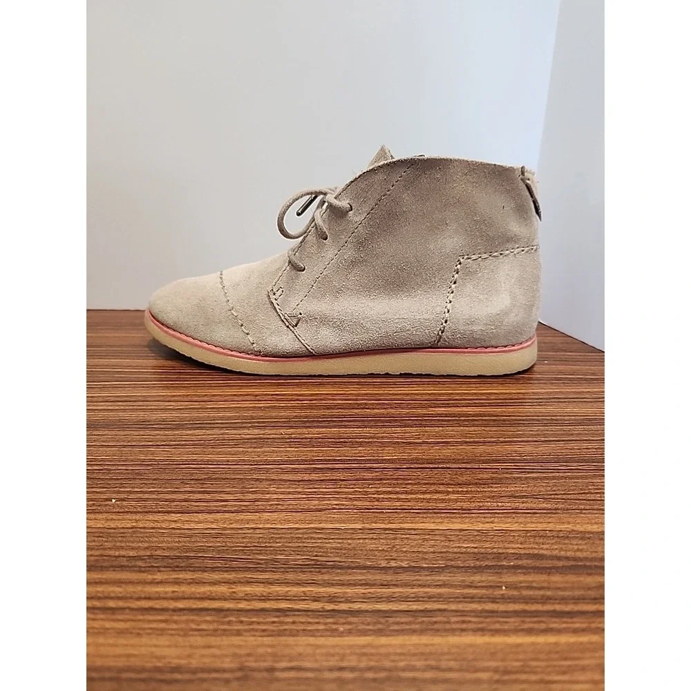 TOMS Boots Womens 7.5‎ Mateo Three Eye Desert Chukka Boot Beige Suede Lace Up
